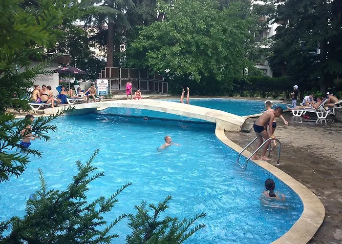 酒店 Diana Hotel 2*